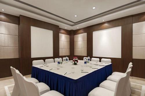 Inde Hotel Signature Tower Gurgaon Exterior photo