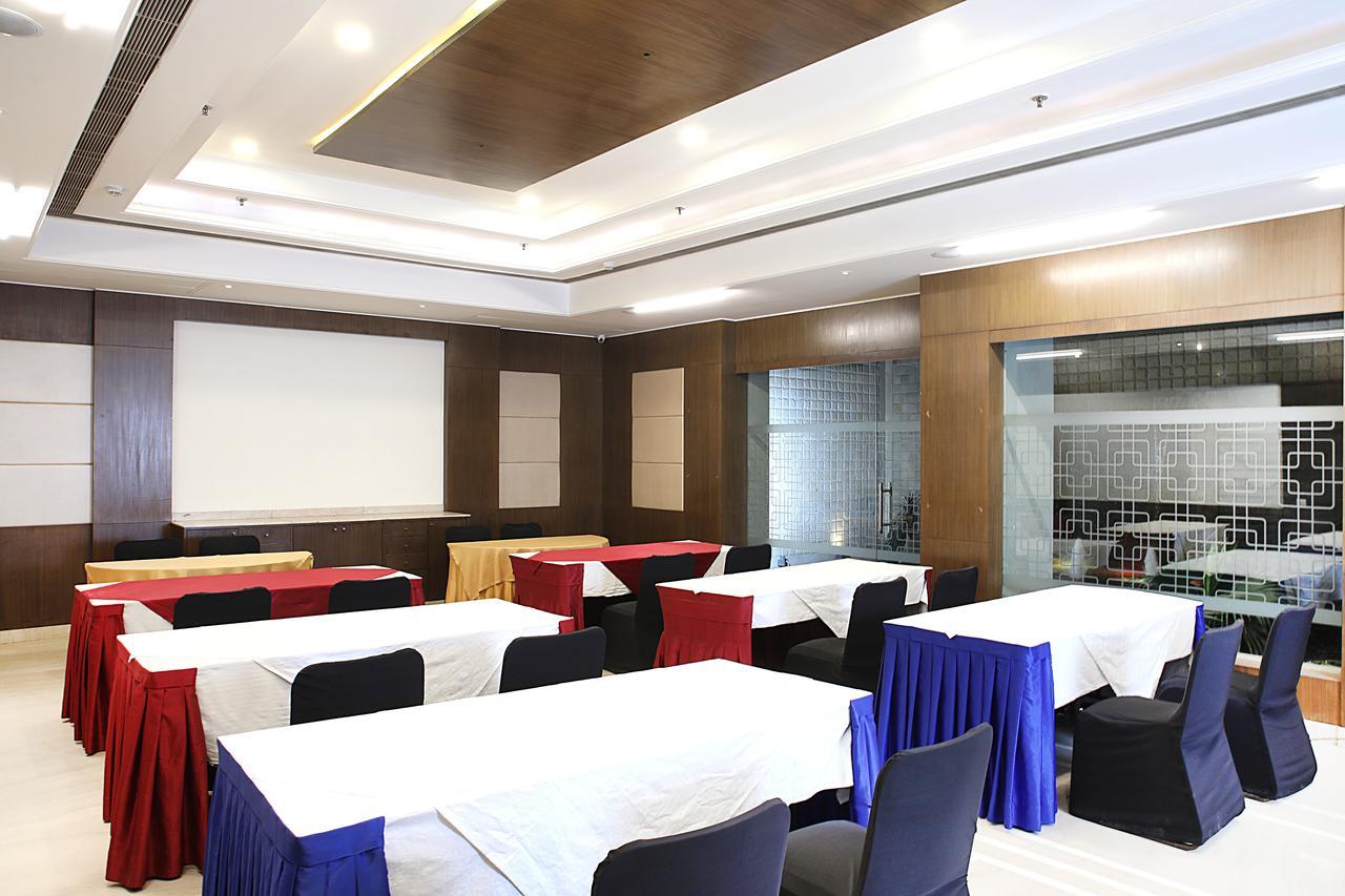 Inde Hotel Signature Tower Gurgaon Exterior photo
