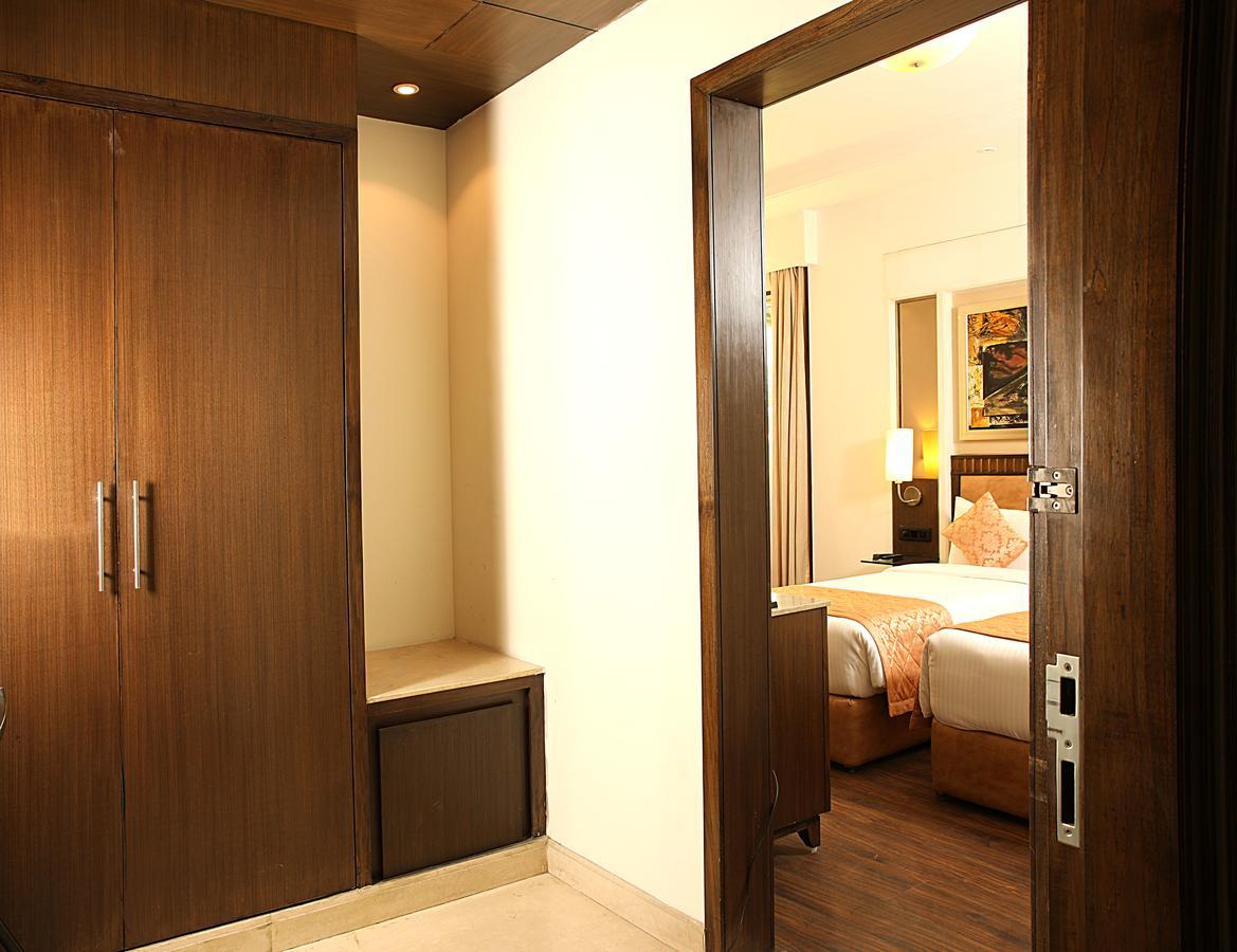 Inde Hotel Signature Tower Gurgaon Exterior photo