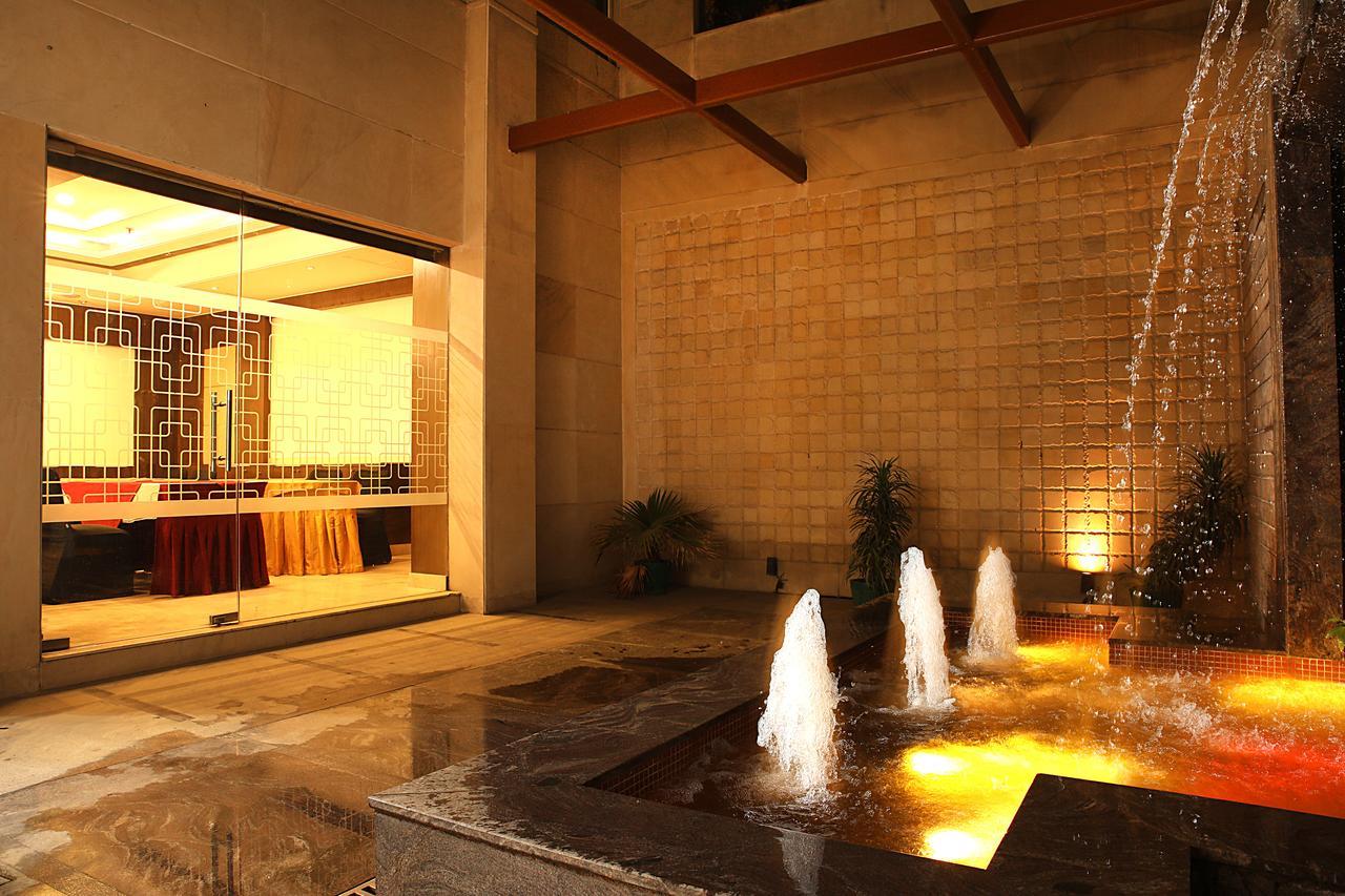 Inde Hotel Signature Tower Gurgaon Exterior photo