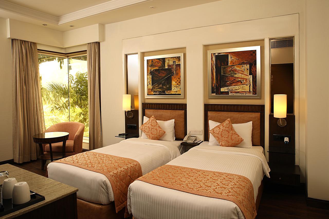 Inde Hotel Signature Tower Gurgaon Exterior photo